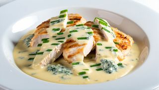 Pui cu sos gorgonzola