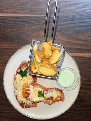 Pollo a la parmesana con patatas