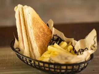 Sandwich Mixto con Patatas