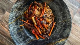 Tăieței chinezești Wok