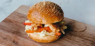 Grilovani pileći burger