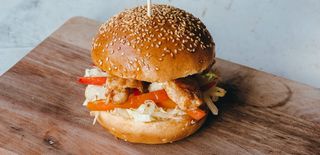 Grilovani pileći burger