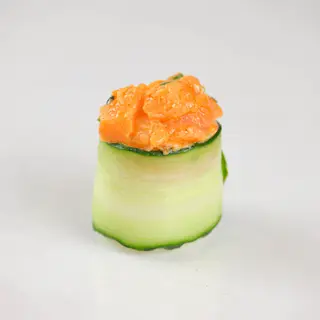 gunkan de salmon y pepino 2u
