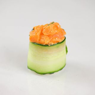 gunkan de salmon y pepino 2u