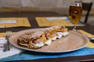 Panuozzo Würstel e Patatine