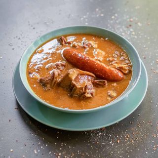 Grah sa kobasicom i suvim rebrima