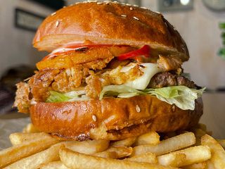 Мексиканський Бургер (картопля фрі+напій)