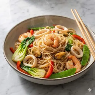 Spaghetti di soia con misto mare e verdura