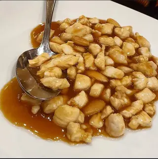 Pollo con mandorle