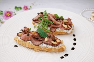 Брускета із ростбіфом (150г)