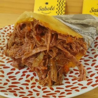 Arepa Mechada