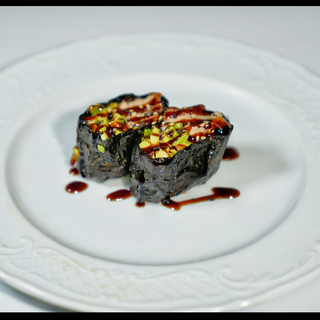 85.gunkan de salmón con aguacate (2uds)