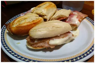 Montado De Pollo