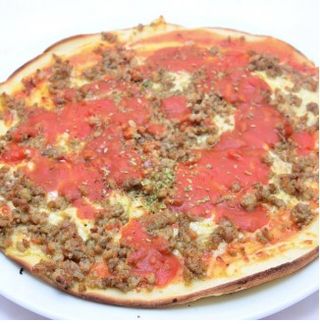 35. Pizza Bolognesa