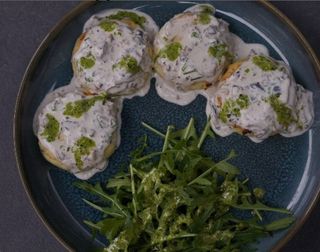 Сирнички із бринзою та грибною поливкою