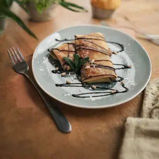 Млинці з вишнею, шоколадом та горіхами (240г)