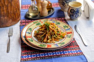 Cartofi prajiti cu usturoi si patrunjel 200g