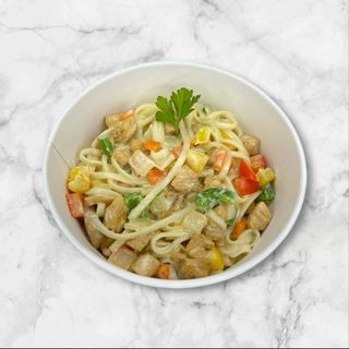 Удон с курицей в сливочным соусе 