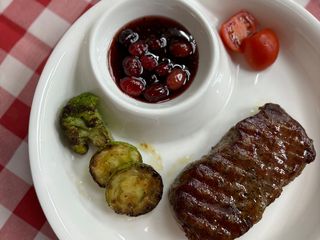 Стейк із телятини з овочами (250g)