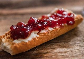 Tostada Con Mantequilla Y Mermelada
