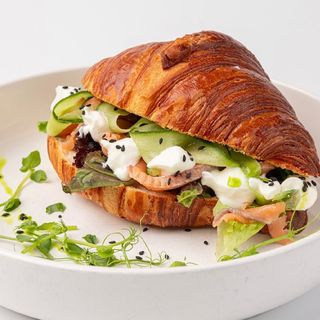 Круассан с сёмгой