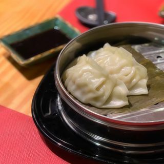 23. Gyozas de carne al vapor (4 piezas)