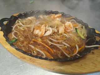 22 Spagh di soia con frutti di mare alla piastra