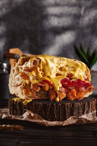 სენდვიჩი ბეკონით და ყველით