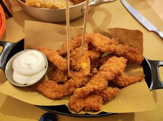 Straccetti di pollo panati e fritti