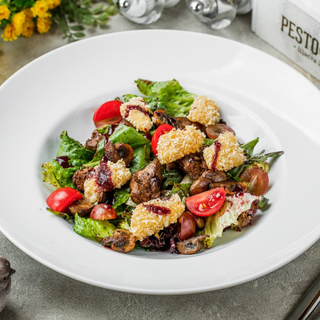 Салат з хрустким сиром брі та печінкою  (260 г)