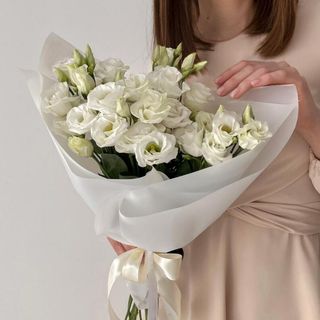 Букет із 7 білих эустом