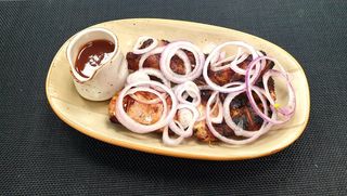 ღორის მწვადი ლავაშზე