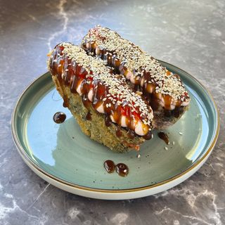 Суши-бургер с лососем