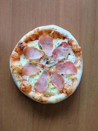 Mala Pršuta Pizza