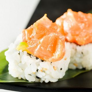 Uramaki spicy salmone
