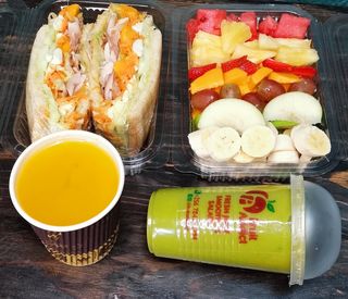 Sandwich + Juice 300ml + Tea + Fruit