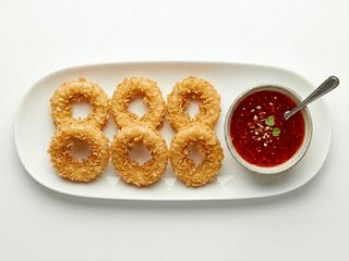 Kalmary w złocistej tempurze i panko 6 szt + sos (130g)