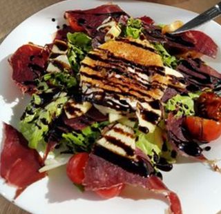 Ensalada De Cecina Y Queso De Cabra