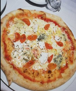 Pizza Quatro Formagi Familiar