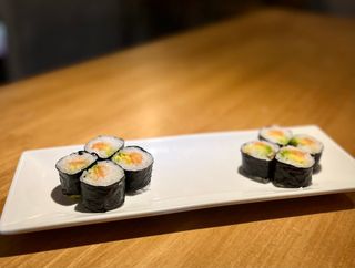 Makis Salmón Y Aguacate