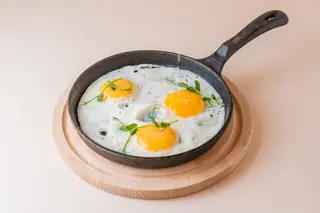 Классическая глазунья 