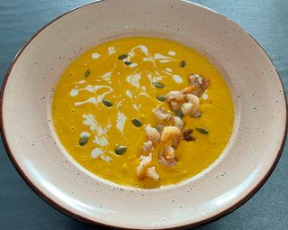 Гарбузовий крем-суп з креветками  (300 г)