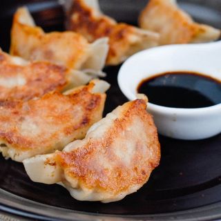 084 - Ravioli alla Piastra  / Pan-fried Dumplings / 煎饺