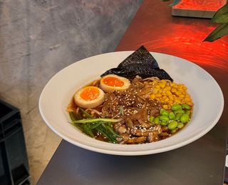 Рамен з рваною свининою (600г)