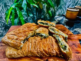  Spanakopita (plăcintă grecească cu spanac și feta