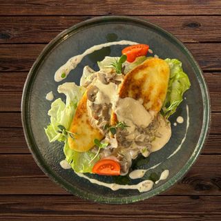 Картопляники з мʼясом та грибним жульєном