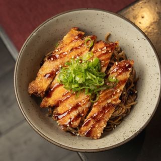 YAKISOBA y katsu de pollo