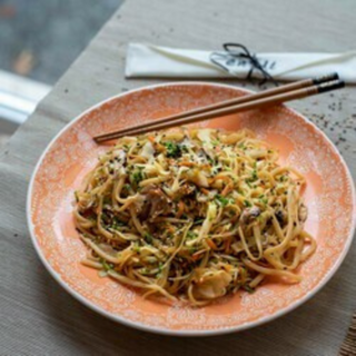 Combo Noodles Vegetariano + Dumpling + Bibita