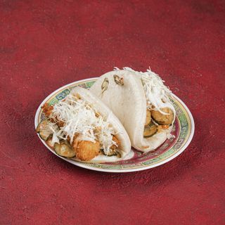 Бао с криспи креветкой и соусом тонкацу-майо 