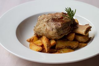 Codillo De Cerdo Asado